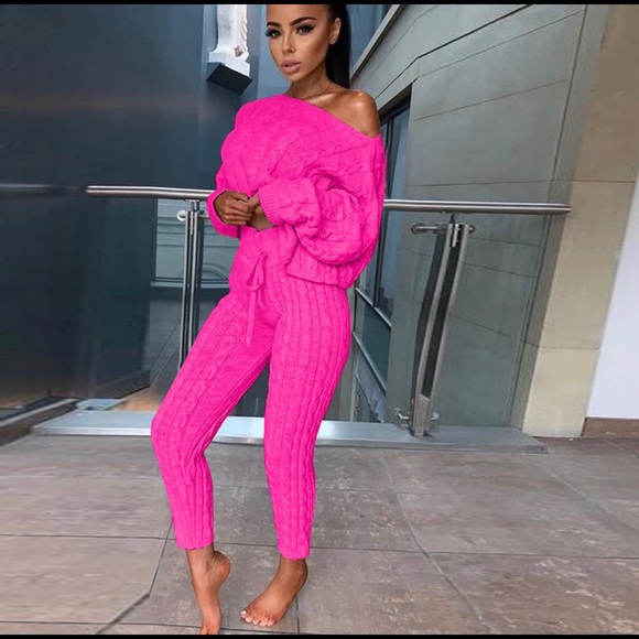 Sweaters - 2 piece cable knit set in pink